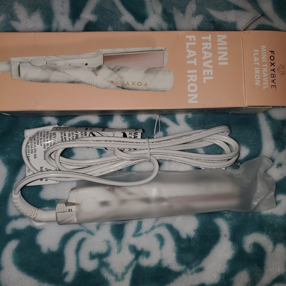 FoxyBae mini flat iron - Picture 2 of 5